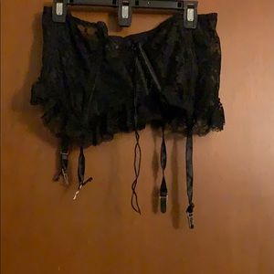 Waist garter belt
